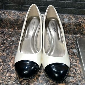 Comfort Plus by Predictions, Black / White Patent Leather Womens Pumps, Size 7.5